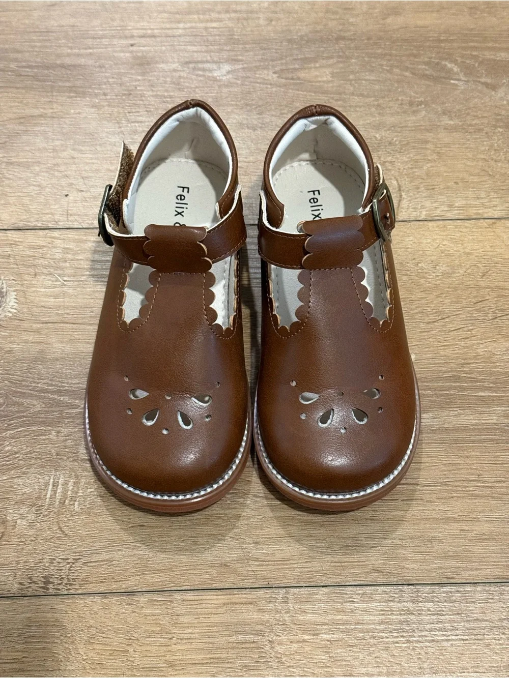 🎀 3/$30🎀 Felix & Flora Brown Scalloped Mary Jane Shoes Size 9 NWOT